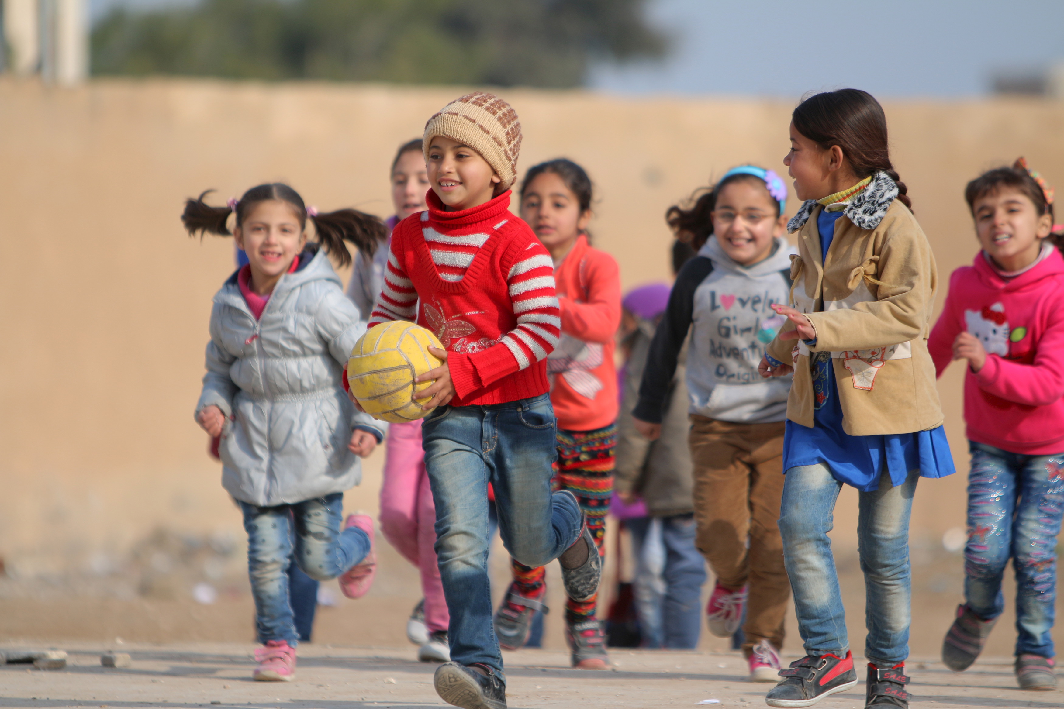 People in many countries to play. Иранские школьники. Syria Education.