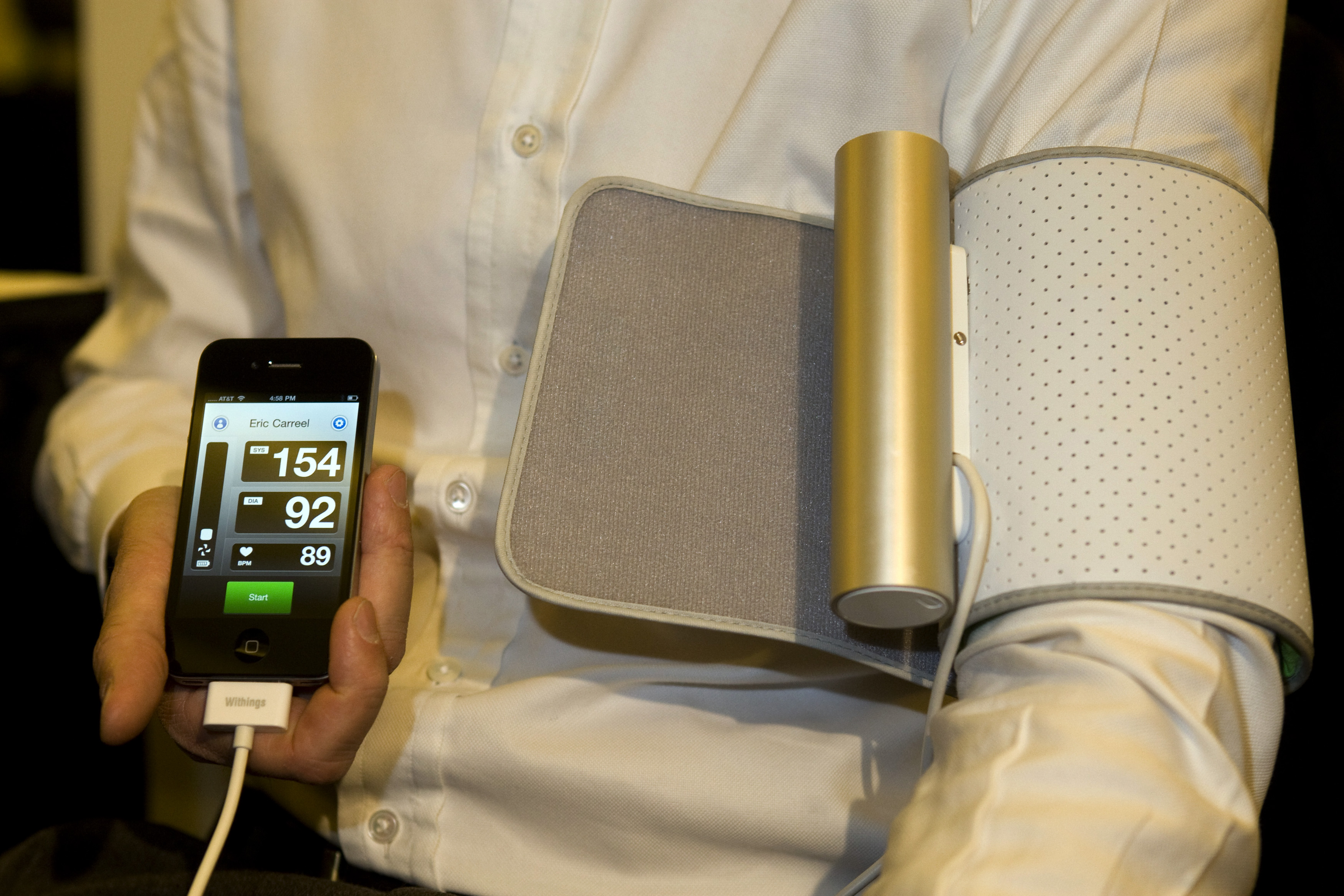 Wireless blood pressure monitor transmits reading to smartphone