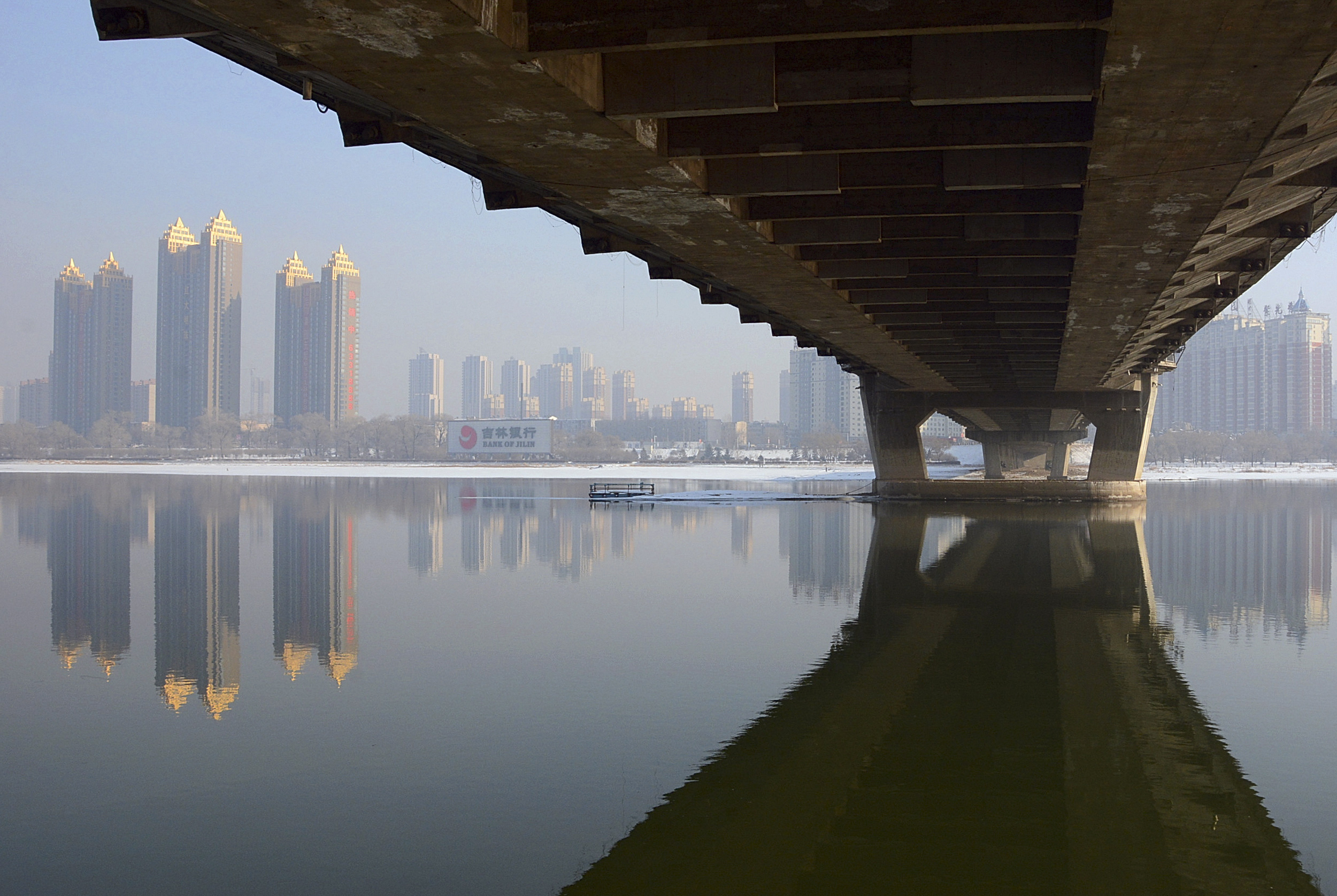 Jilin bank. Jilin Китай. Songhua River. Songhua River in China. Songhuadan.