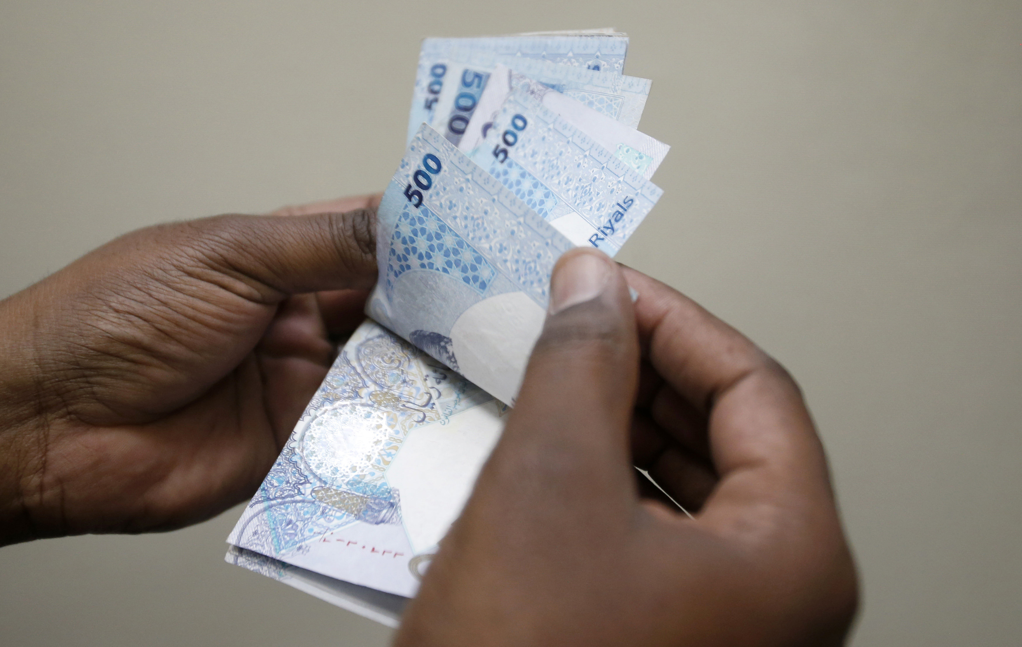 أزمة العملة في دول الخليج: كيف الخروج من المستنقع؟ | Brookings