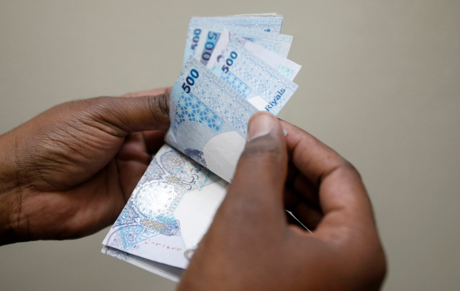 أزمة العملة في دول الخليج: كيف الخروج من المستنقع؟ | Brookings