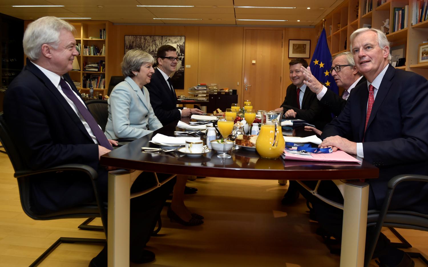 (L to R) Britain's Secretary of State for Exiting the European Union David Davis, Britain's Prime Minister Theresa May, European Commission President Jean-Claude Juncker and European Union's chief Brexit negotiator Michel Barnier meet at the European Commission in Brussels, Belgium, December 8, 2017. REUTERS/Eric Vidal - RC1FA1277AE0