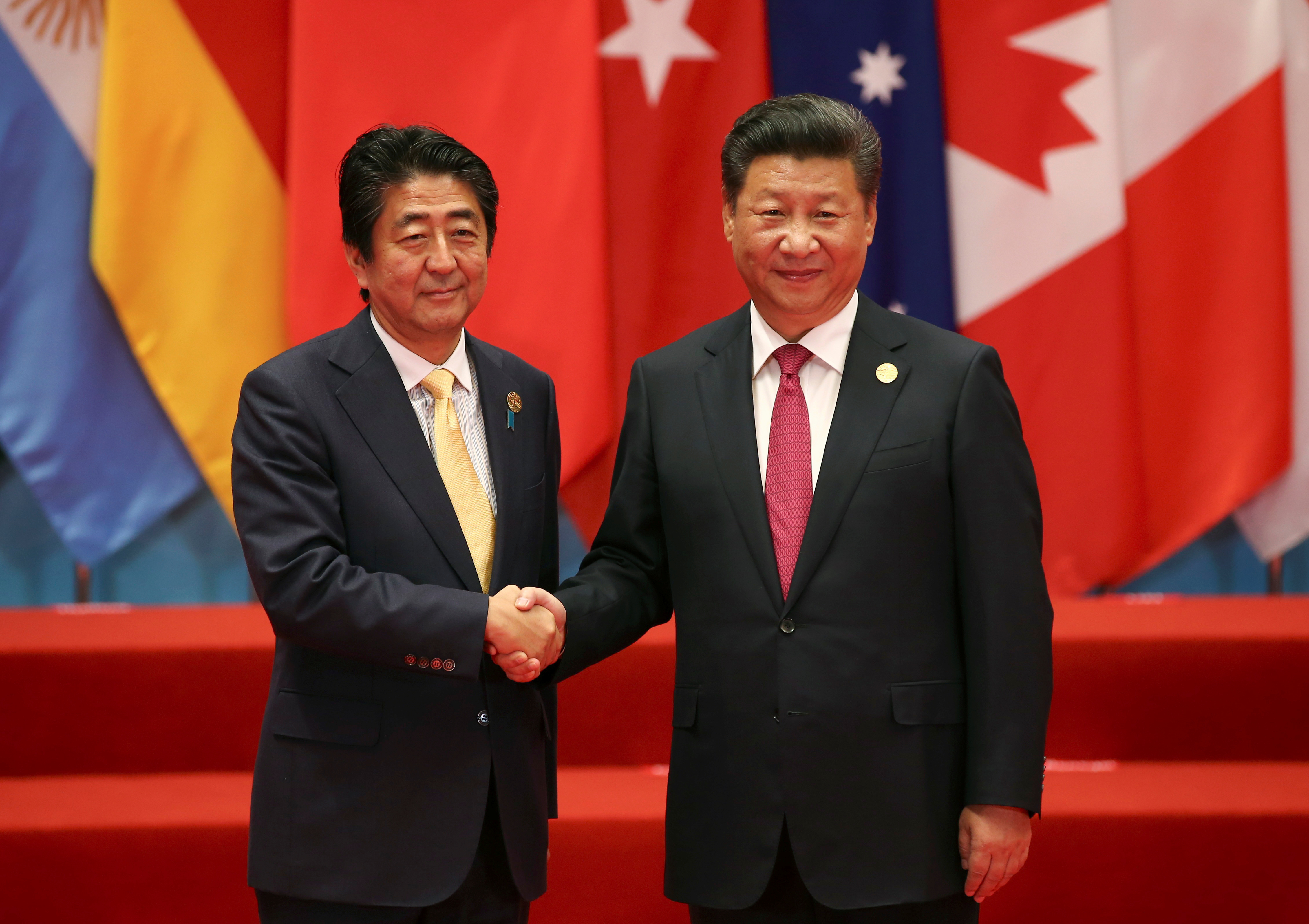 Против китайских. Китай и Япония. Президент Китая и Японии. Китай против Японии. Китайско-японские отношения.