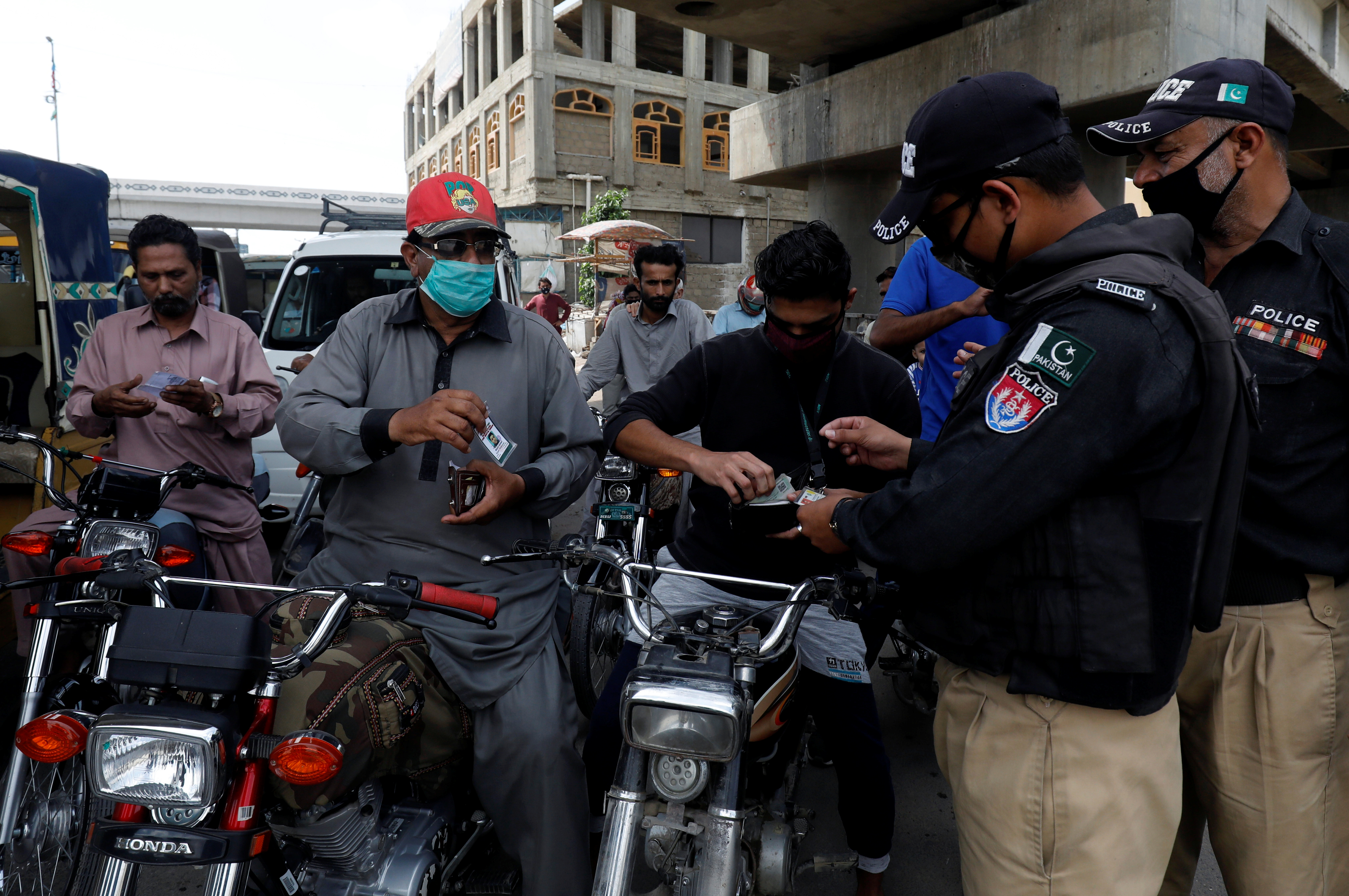 Pakistan teeters on the edge of potential disaster with the coronavirus |  Brookings
