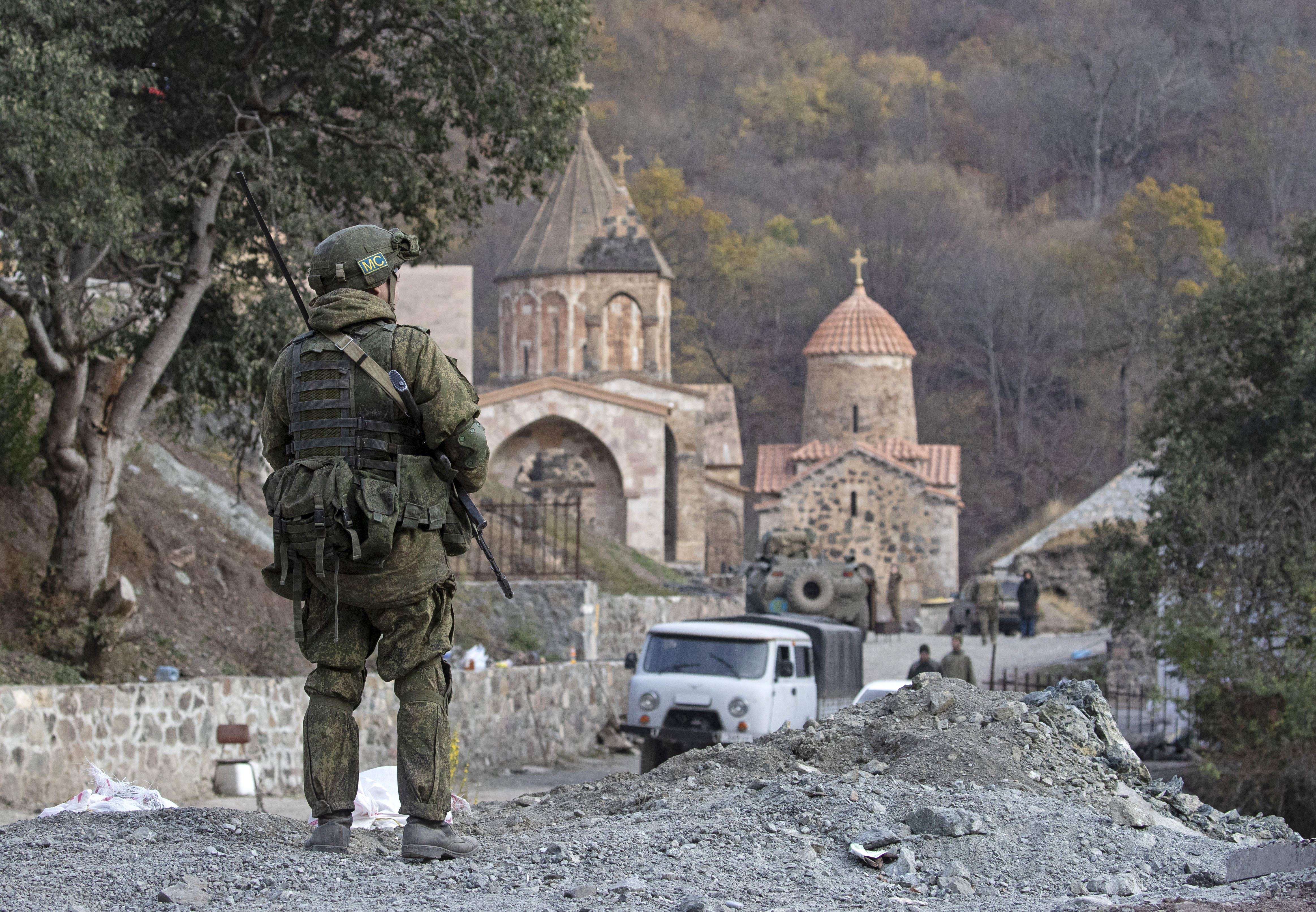 Обстановка в армении. Гора Мрав Нагорный Карабах. Армения Мартакерт миротворцы. Степанакерт Нагорный Карабах миротворцы. Миротворцы в Нагорном Карабахе.