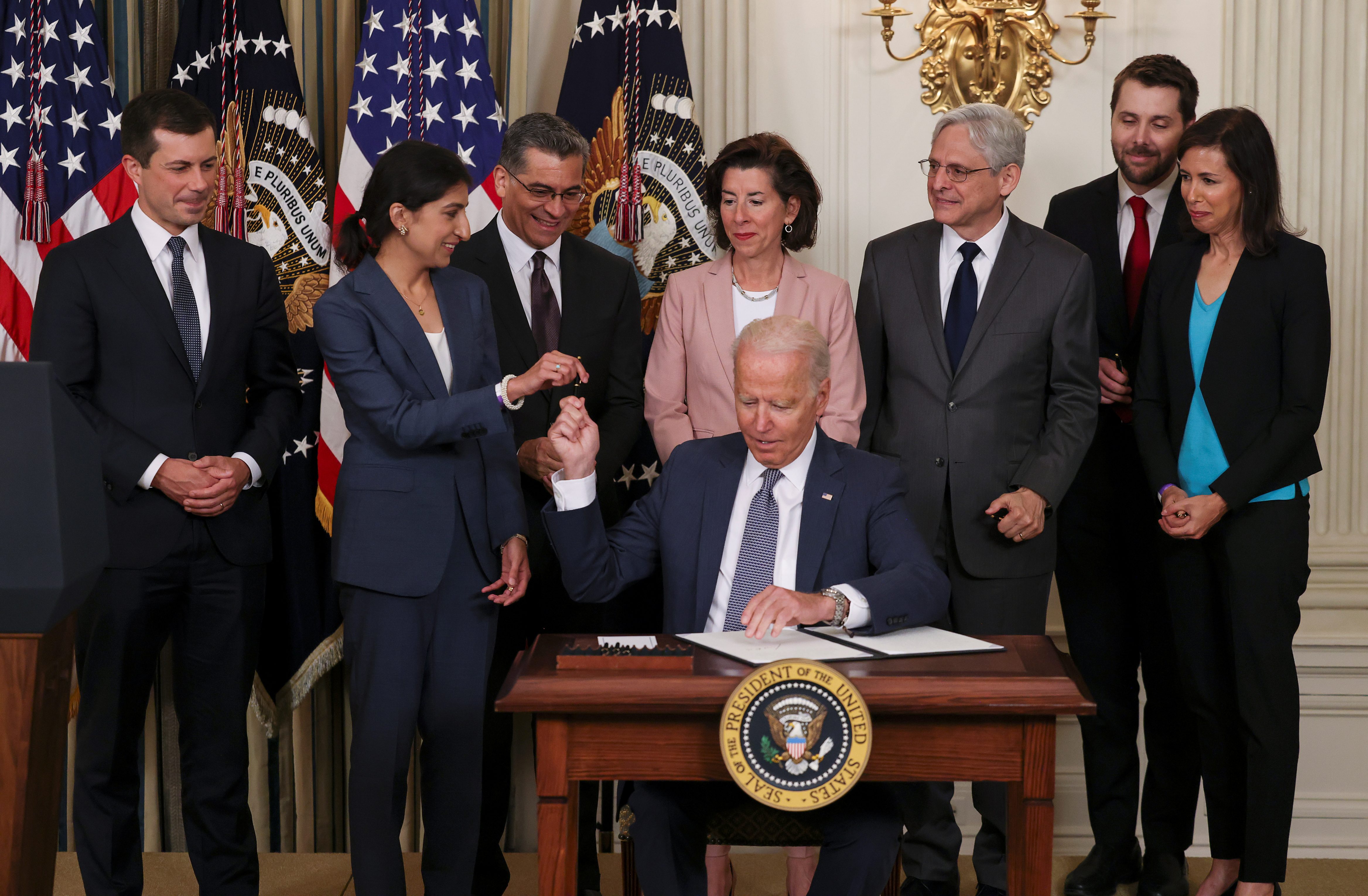 New Environmental Justice Executive Order Includes Additional Requirements  and Accountability Measures for Federal Agency Environmental Justice  Efforts