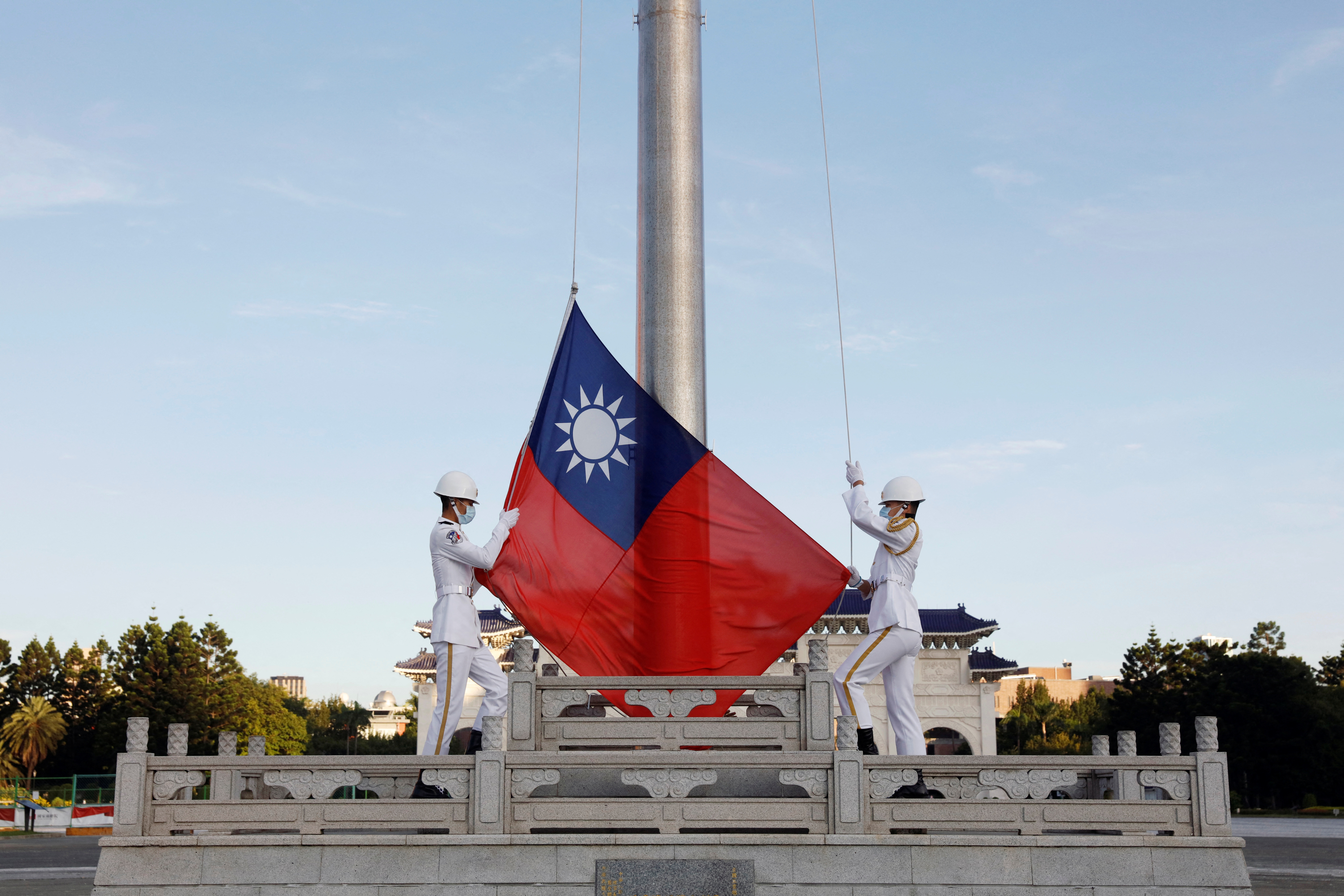 Тайвань 2022. Россия Китай Тайвань. Флаг Тайваня. Россия и Крым Китай и Тайвань. Американские конгрессмены прибыли на Тайвань.
