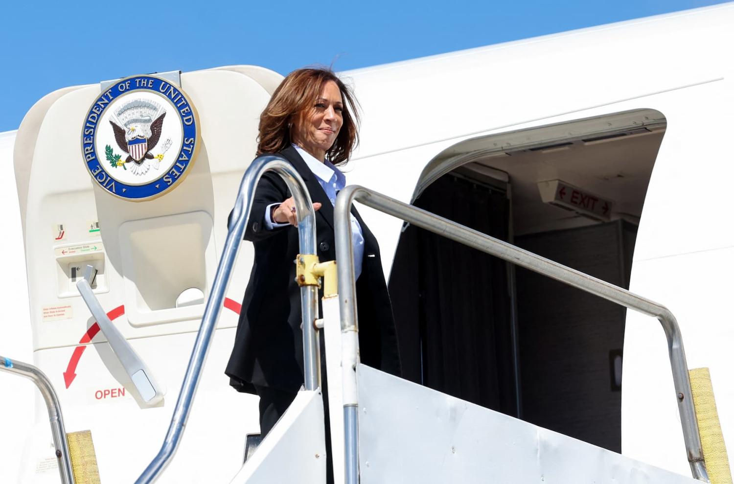 Democratic presidential nominee and U.S. Vice President Kamala Harris boards Air Force 2 for departure at Detroit Metropolitan Wayne County Airport, in Detroit, Michigan, U.S., September 2, 2024.