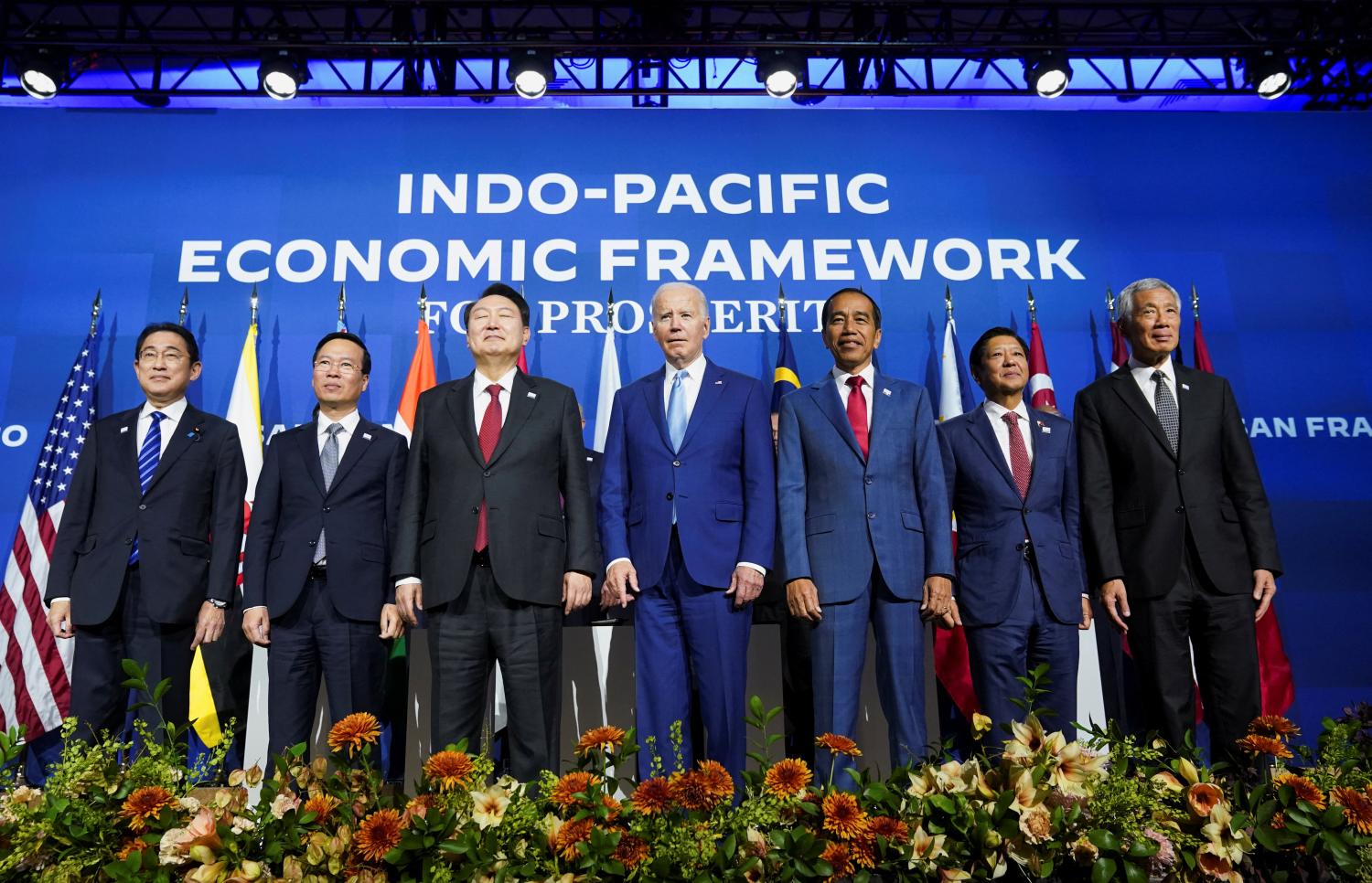 U.S. President Joe Biden, South Korea's President Yoon Suk Yeol, Japan's Prime Minister Fumio Kishida, Indonesian President Joko Widodo, Singapore Prime Minister Lee Hsien Loong, Vietnam President Vo Van Thuong and Philippines' President Bongbong Marcos take part in a family photo during an Indo-Pacific Economic Framework event at the Asia-Pacific Economic Cooperation (APEC) summit in San Francisco, California, U.S., November 16, 2023.